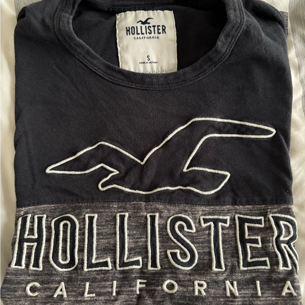 Hollister shirt size small
